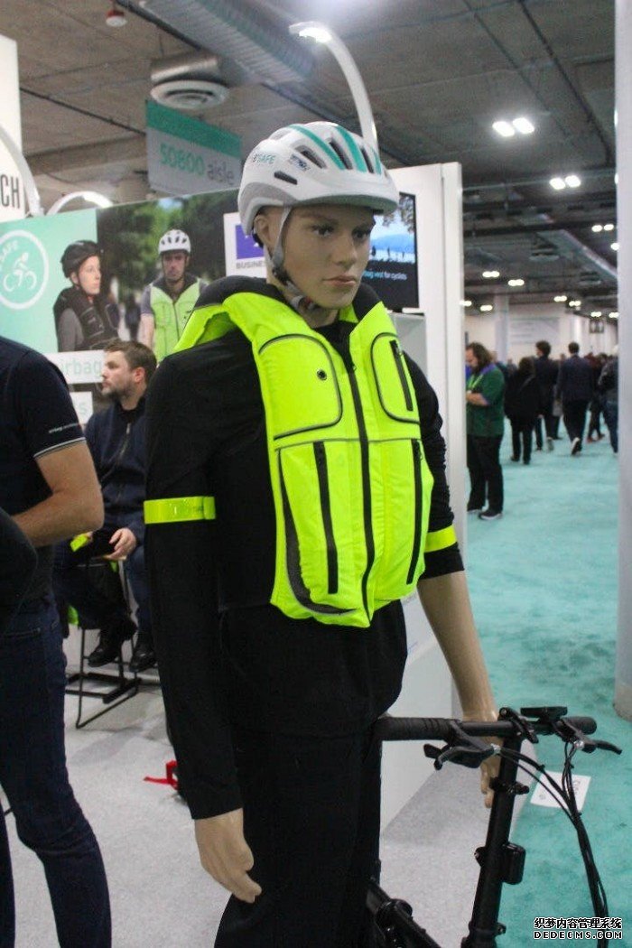 helite-bsafe-airbag-cycling-vest-3.jpg