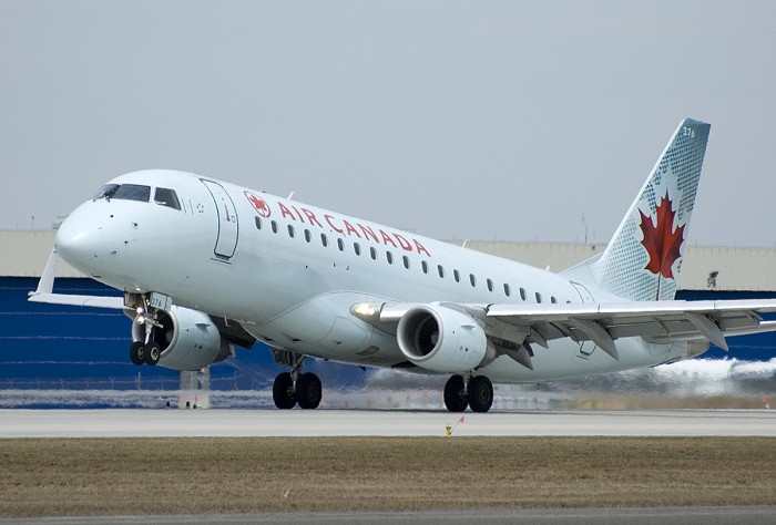 Embraer_175_(Air_Canada)_091.jpg